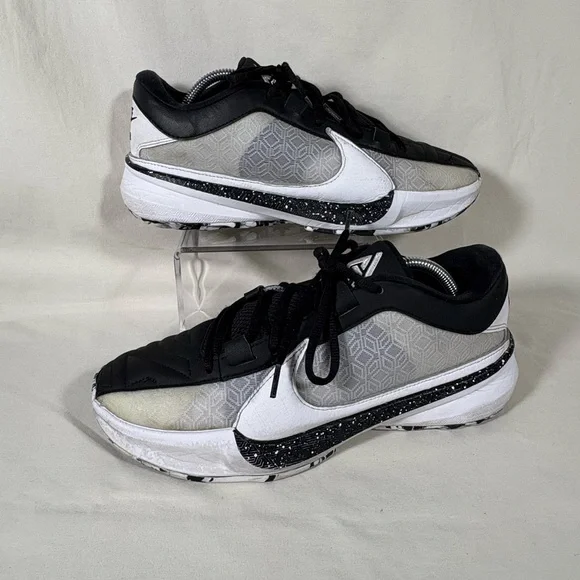NIKE Men’s  Giannis Zoom Freak 5 Oreo Size 7 Basketball Sneakers DX4985-101 Nike Zoom Freak 5 White/Black-White DX4985-101 Men main image 4